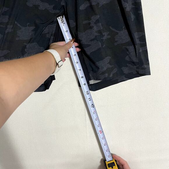 Lululemon Men's Camo Lined Athletic Training Shorts Black Gray  - Size M - Picture 6 of 9